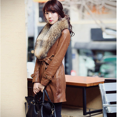 2012秋冬女裝修身奢華貉子毛領皮衣 中長款加棉洗水皮大衣的時尚魅力